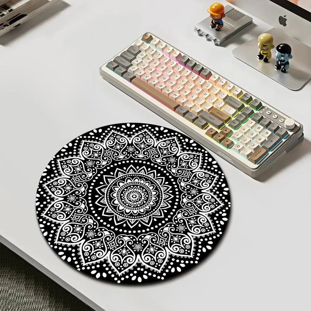 HYBXAXC Bohemian Mandala Print Mouse Pad Non-slip Desk Mat Ethnic Floral Design Gaming Keyboard Pad
HYBXAXC Bohemian Mandala Print Mouse Pad Non-slip Desk Mat Ethnic Floral Design Gaming Keyboard Pad