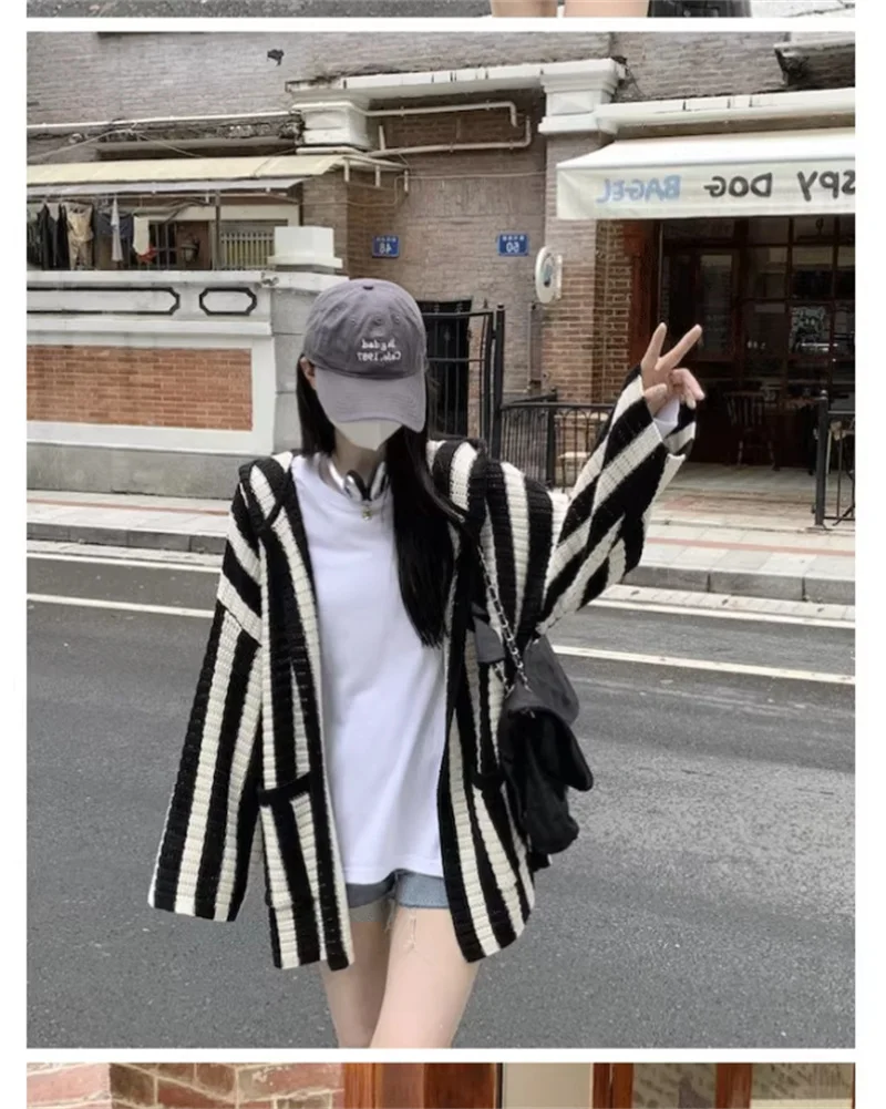 2025 Autumn Black and White Vertical Striped Hooded Jacket, Loose and Lazy Mid Length Knitted Cardigan, Women's Casual Large Sea
2025 Autumn Black and White Vertical Striped Hooded Jacket, Loose and Lazy Mid Length Knitted Cardigan, Women's Casual Large Sea