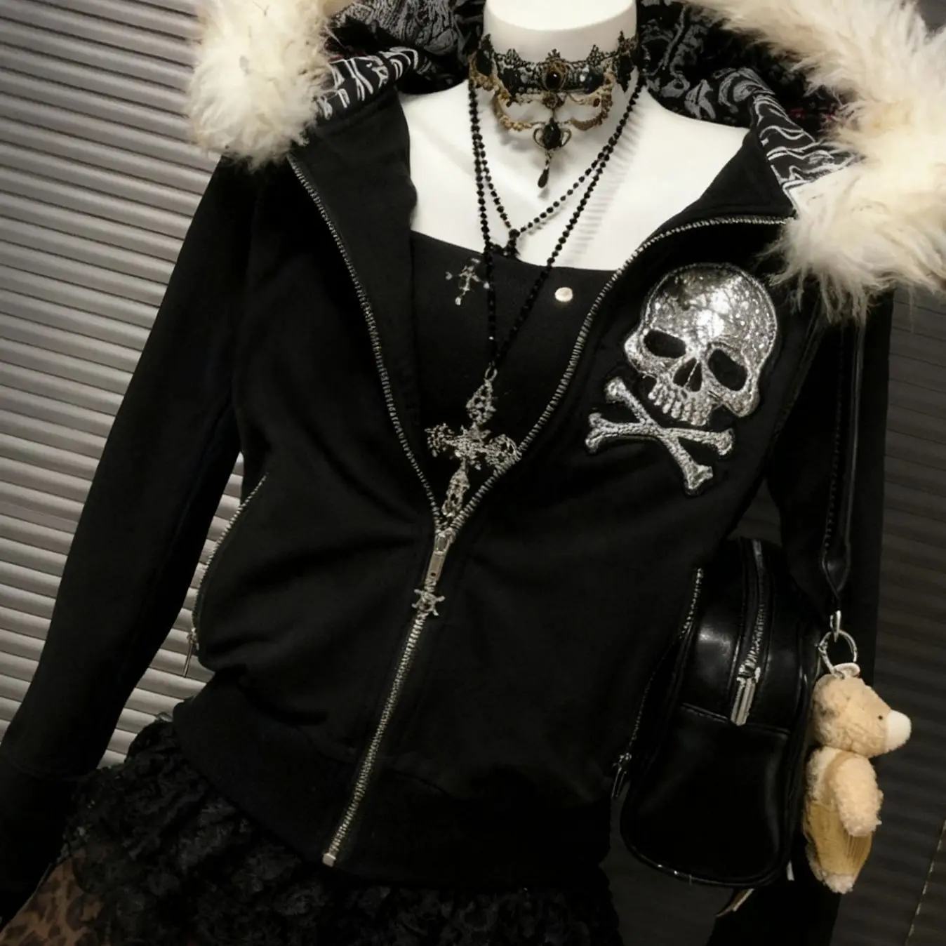 Onalippa Subcultural Punk Plush Hoodie Jacket Women Skull Printed Wool Collar Zipper Slim Design Sweatshirt Top
Onalippa Subcultural Punk Plush Hoodie Jacket Women Skull Printed Wool Collar Zipper Slim Design Sweatshirt Top