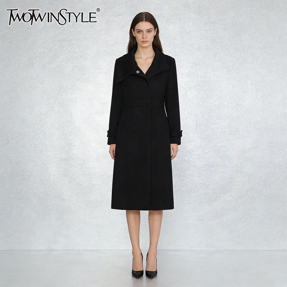 TWOTWINSTYLE French Retro Black Midi Length Wool Coat for Women Lapel Long Sleeve Slimming Buckle Design for Office Commuting
TWOTWINSTYLE French Retro Black Midi Length Wool Coat for Women Lapel Long Sleeve Slimming Buckle Design for Office Commuting