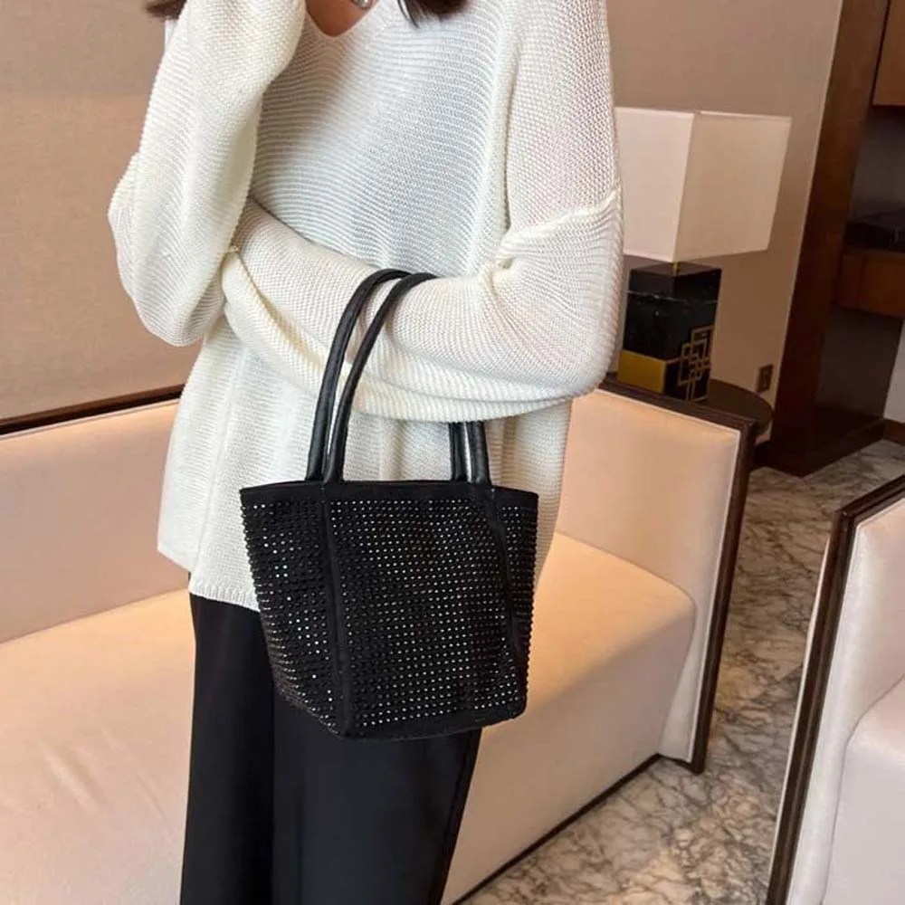 Elegant Bright Rhinestone Shoulder Bag PU Classical Sparkling Square Bag Storage Pouch Small Square Pouch Bucket Handbag Outdoor
Elegant Bright Rhinestone Shoulder Bag PU Classical Sparkling Square Bag Storage Pouch Small Square Pouch Bucket Handbag Outdoor