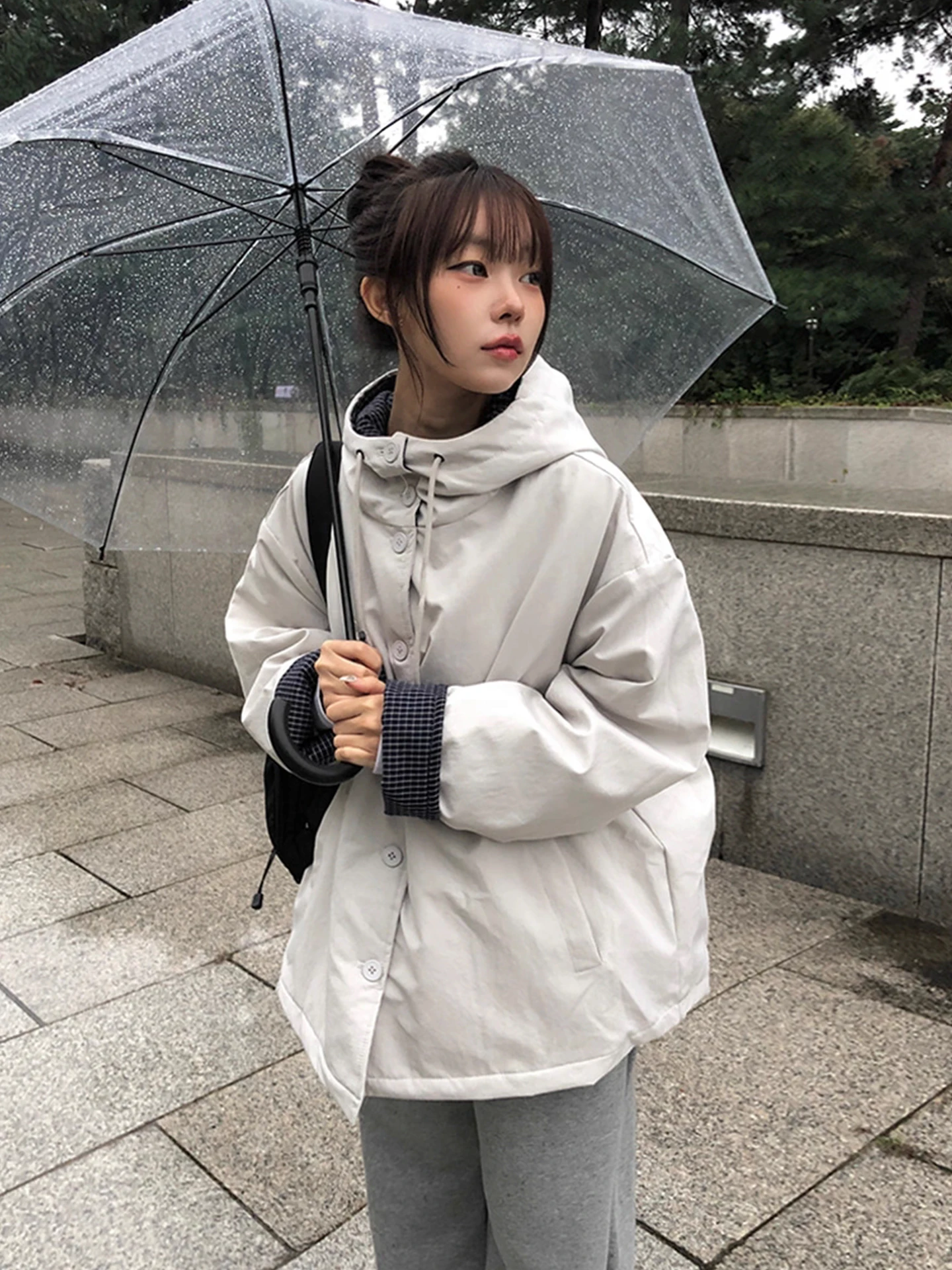 Женская утепленная хлопковая куртка с капюшоном и шнурком, теплая зимняя новинка, свободный крой, средней длины, в корейском стиле, с длинными рукавами
Женская утепленная хлопковая куртка с капюшоном и шнурком, теплая зимняя новинка, свободный крой, средней длины, в корейском стиле, с длинными рукавами