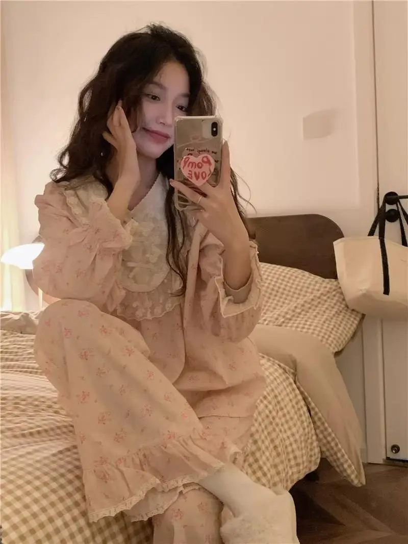 Sweet Floral Lace Trim Sleepwear Set Women's Long Sleeve Long Pants Home Clothes Spring Autumn Popular Retro Style Polyester
Sweet Floral Lace Trim Sleepwear Set Women's Long Sleeve Long Pants Home Clothes Spring Autumn Popular Retro Style Polyester