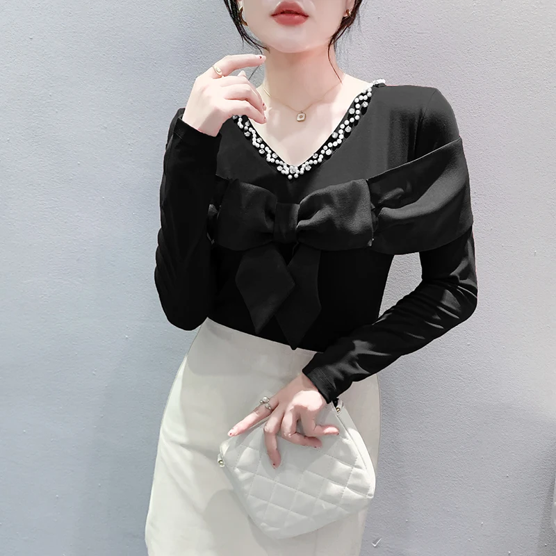 Black Korean Style Fall Winter T-Shirt Chic Sexy V-Neck Shiny Beads Patchwork Bowknot Women Tops Long Sleeve Tees 2024 New 49105
Black Korean Style Fall Winter T-Shirt Chic Sexy V-Neck Shiny Beads Patchwork Bowknot Women Tops Long Sleeve Tees 2024 New 49105
