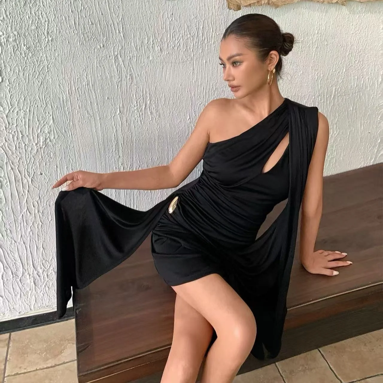 Elegant Satin Short Dress Sexy One Shoulder Sleeveless Cutout Ribbon Slim Fit Mini Dress Fashionable Evening Party Club Gowns
Elegant Satin Short Dress Sexy One Shoulder Sleeveless Cutout Ribbon Slim Fit Mini Dress Fashionable Evening Party Club Gowns