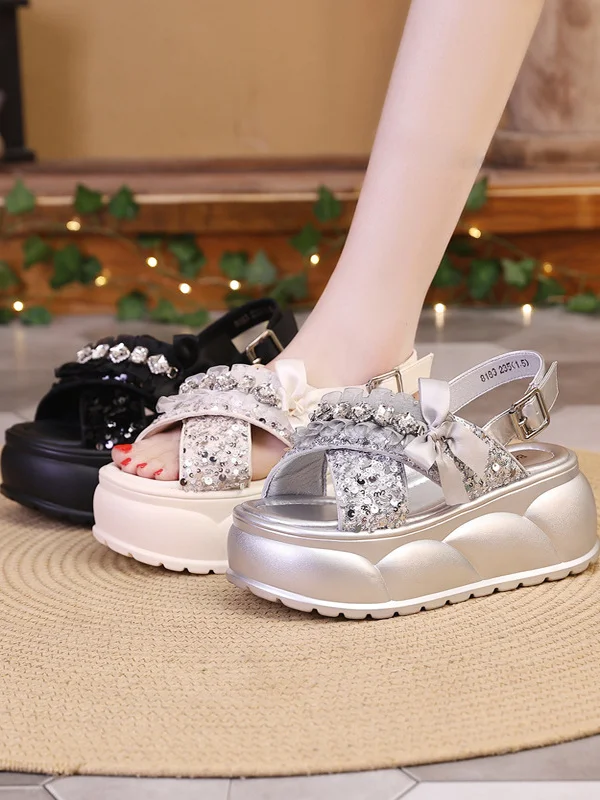 Женские летние босоножки на каблуке 2025 года, мягкие ботинки с увеличенным размером, на платформе с открытым носком, Sweet Sle, повседневные лоферы, модные размеры...
Женские летние босоножки на каблуке 2025 года, мягкие ботинки с увеличенным размером, на платформе с открытым носком, Sweet Sle, повседневные лоферы, модные размеры...