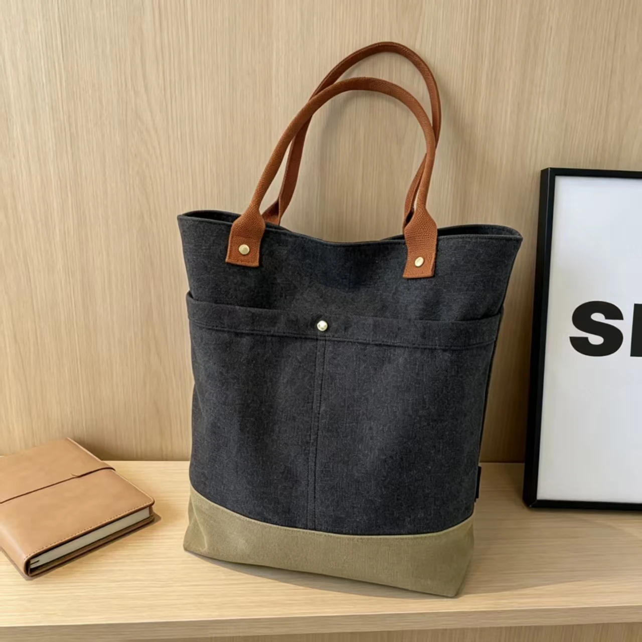1Pc Women's Tote Bag Canvas Sewing Thread Large Capacity Advanced Sense Handbag Convenient Practical Female's Commuter Bag
1Pc Women's Tote Bag Canvas Sewing Thread Large Capacity Advanced Sense Handbag Convenient Practical Female's Commuter Bag