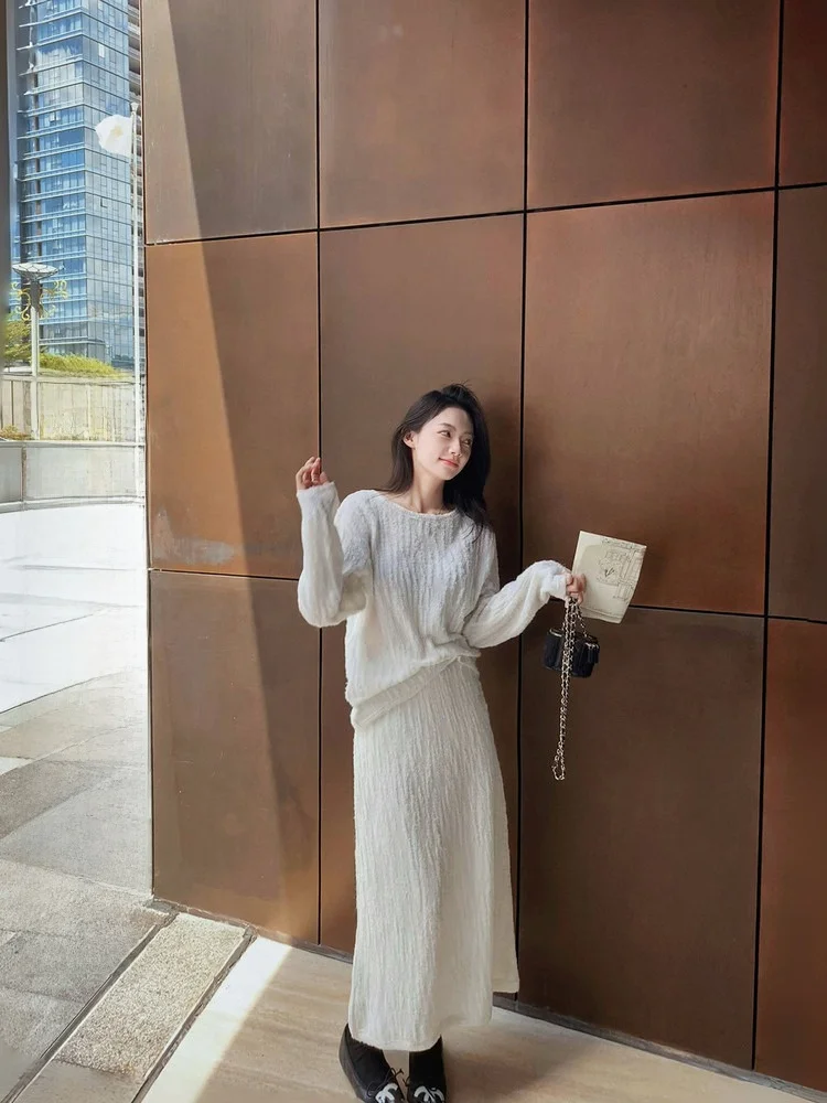 Вязаный шерстяной комплект из двух предметов: топ с длинным рукавом и юбка с текстурой «Галактические звезды» для женщин, зимний, удобный, свободного кроя, модный
Вязаный шерстяной комплект из двух предметов: топ с длинным рукавом и юбка с текстурой «Галактические звезды» для женщин, зимний, удобный, свободного кроя, модный