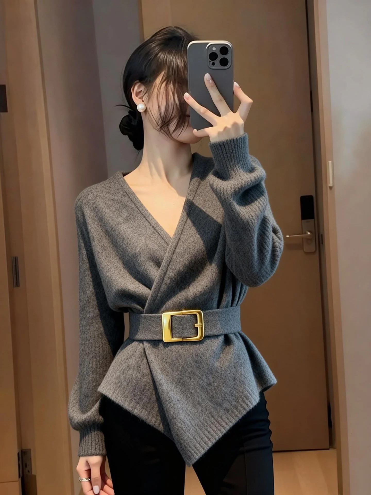 Unique Grey Knitted V-Neck Winter Top Short Inner Wear Luxury Feel Korean Style Super Stylish And Beautiful Fashionable Commu...
Unique Grey Knitted V-Neck Winter Top Short Inner Wear Luxury Feel Korean Style Super Stylish And Beautiful Fashionable Commu...