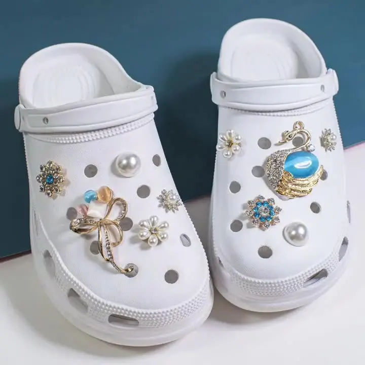 y2k shoe charms summer slippes Decoration metal ornaments pins shoe pendants Women's sandals Shoe clips mule buckle swan
y2k shoe charms summer slippes Decoration metal ornaments pins shoe pendants Women's sandals Shoe clips mule buckle swan