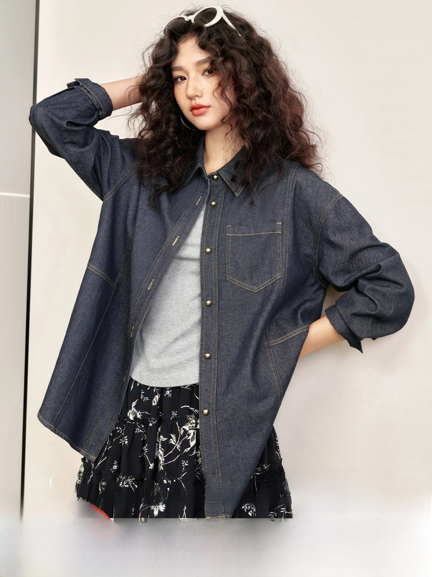 Женская модная верхняя одежда Naguagu Rosa Holiday Denim: свободная прямая рубашка синего цвета из 100% хлопка с длинными рукавами на пуговицах
Женская модная верхняя одежда Naguagu Rosa Holiday Denim: свободная прямая рубашка синего цвета из 100% хлопка с длинными рукавами на пуговицах