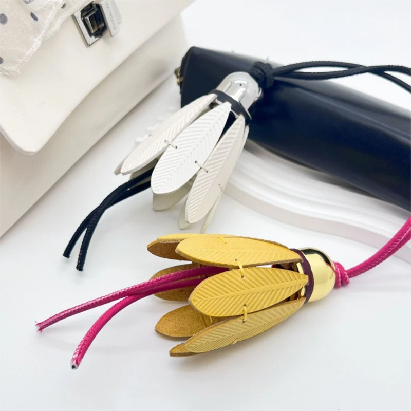 Genuine Leather Badminton Bag Charm Handmade Badminton Keychain Bag Pendant Decoration High Luxury Girl Gift Bag Accessories
Genuine Leather Badminton Bag Charm Handmade Badminton Keychain Bag Pendant Decoration High Luxury Girl Gift Bag Accessories
