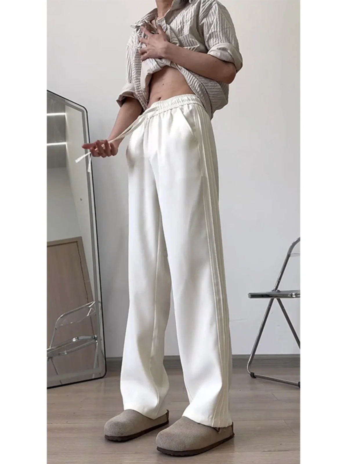 Cleanfit White Ice Silk Casual Pants Men Summer American High Street Pleated Cool Feeling Thin Style Straight Tube Trousers
Cleanfit White Ice Silk Casual Pants Men Summer American High Street Pleated Cool Feeling Thin Style Straight Tube Trousers