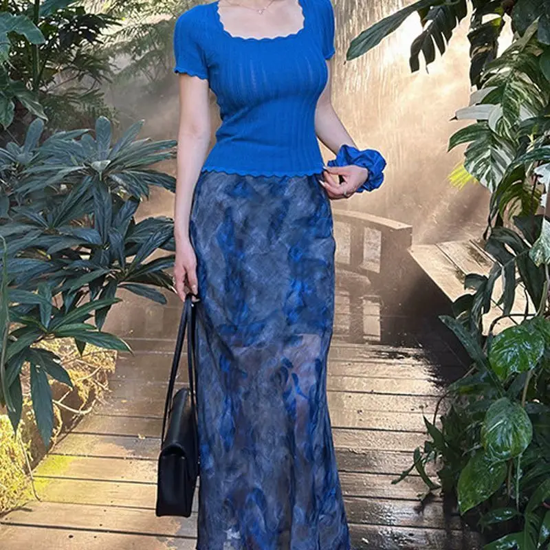 Women Blue Knit Top + Floral Print Maxi Skirt 2 Piece Casual Outfit
Women Blue Knit Top + Floral Print Maxi Skirt 2 Piece Casual Outfit