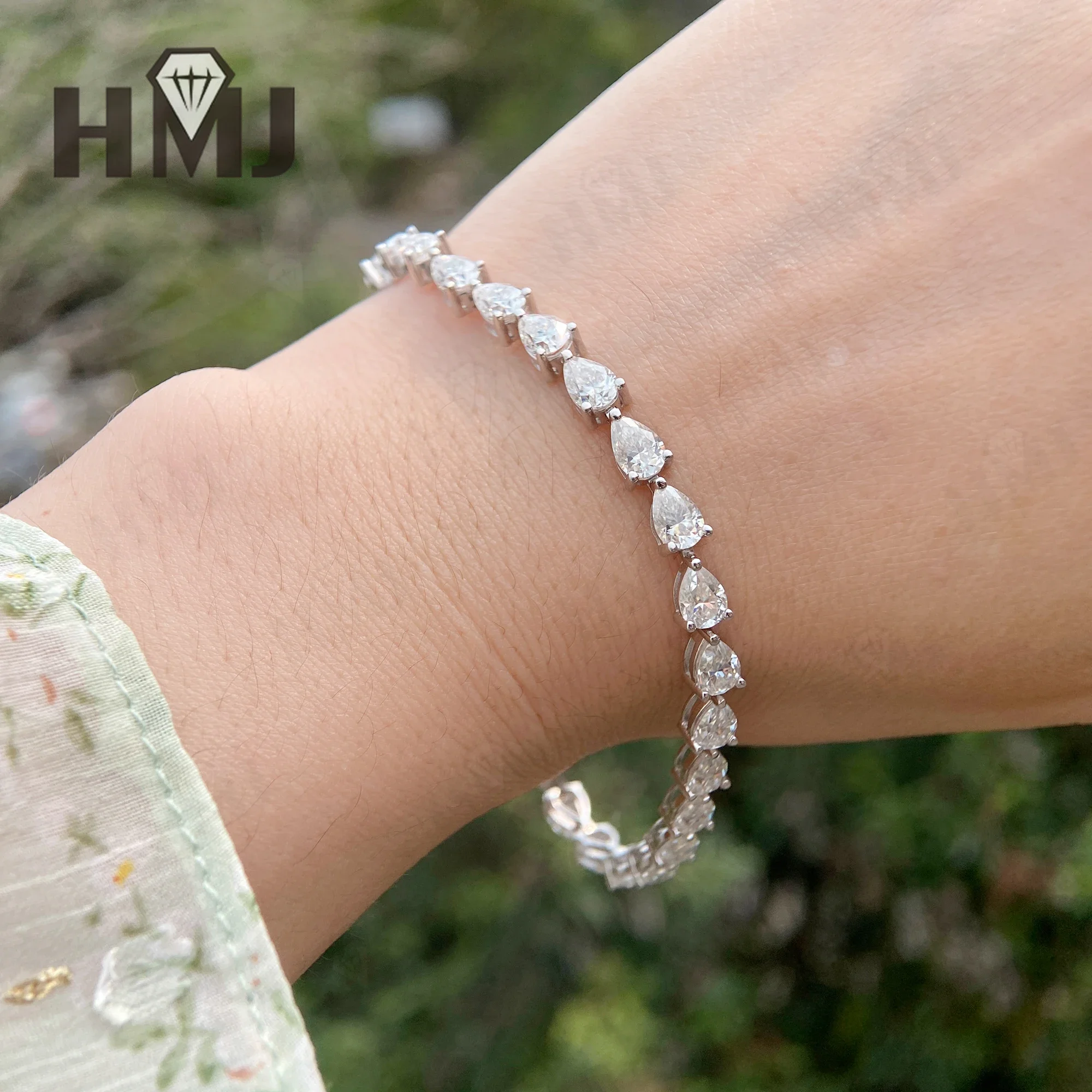 7inch Moissanite Tennis Bracelet Hiphop Chain Multiple Shapes S925 Sterling Silver Plated 18k White Gold with GRA Hypoallergenic
7inch Moissanite Tennis Bracelet Hiphop Chain Multiple Shapes S925 Sterling Silver Plated 18k White Gold with GRA Hypoallergenic