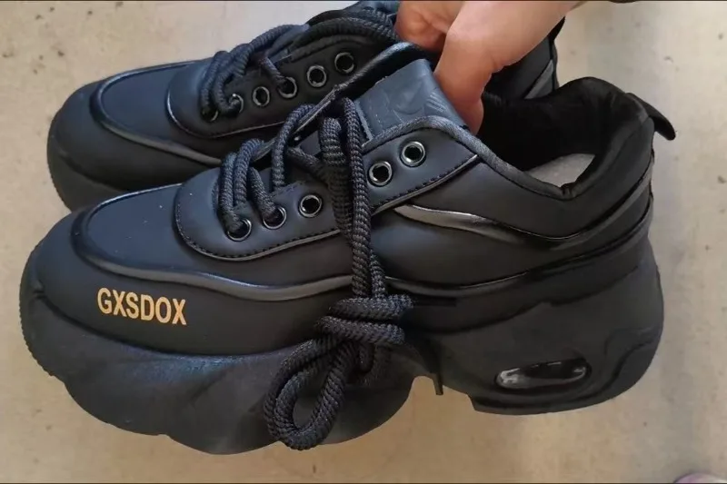 2026 New Leather Versatile Men's Sports Shoes Fashionable Casual Chunky Sneakers Trendy Anti Slip Men Shoes Tenis Para Hombre
2026 New Leather Versatile Men's Sports Shoes Fashionable Casual Chunky Sneakers Trendy Anti Slip Men Shoes Tenis Para Hombre