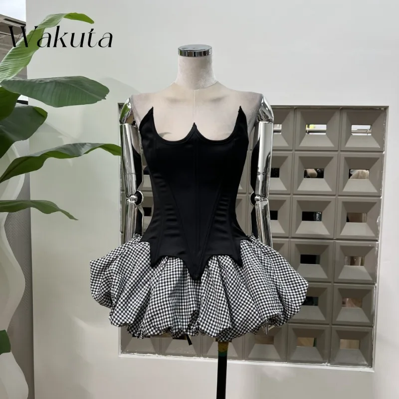 WAKUTA Retro Y2k Chic Personality Demon Horn Fish Bone High-end Satin Strap Strapless Plaid Puffy Short Skirt Pants 2 Piece Sets
WAKUTA Retro Y2k Chic Personality Demon Horn Fish Bone High-end Satin Strap Strapless Plaid Puffy Short Skirt Pants 2 Piece Sets