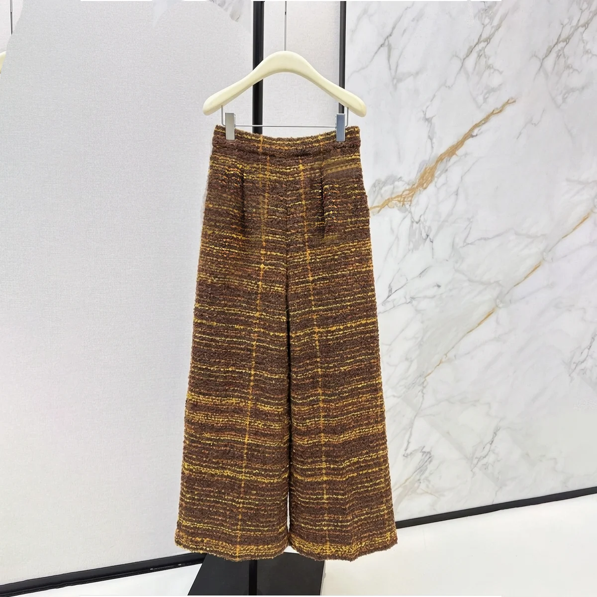 2026 high-quality new women's clothing retro coffee striped knitted wide leg pants with lazy autumn atmosphere,--hb711
2026 high-quality new women's clothing retro coffee striped knitted wide leg pants with lazy autumn atmosphere,--hb711