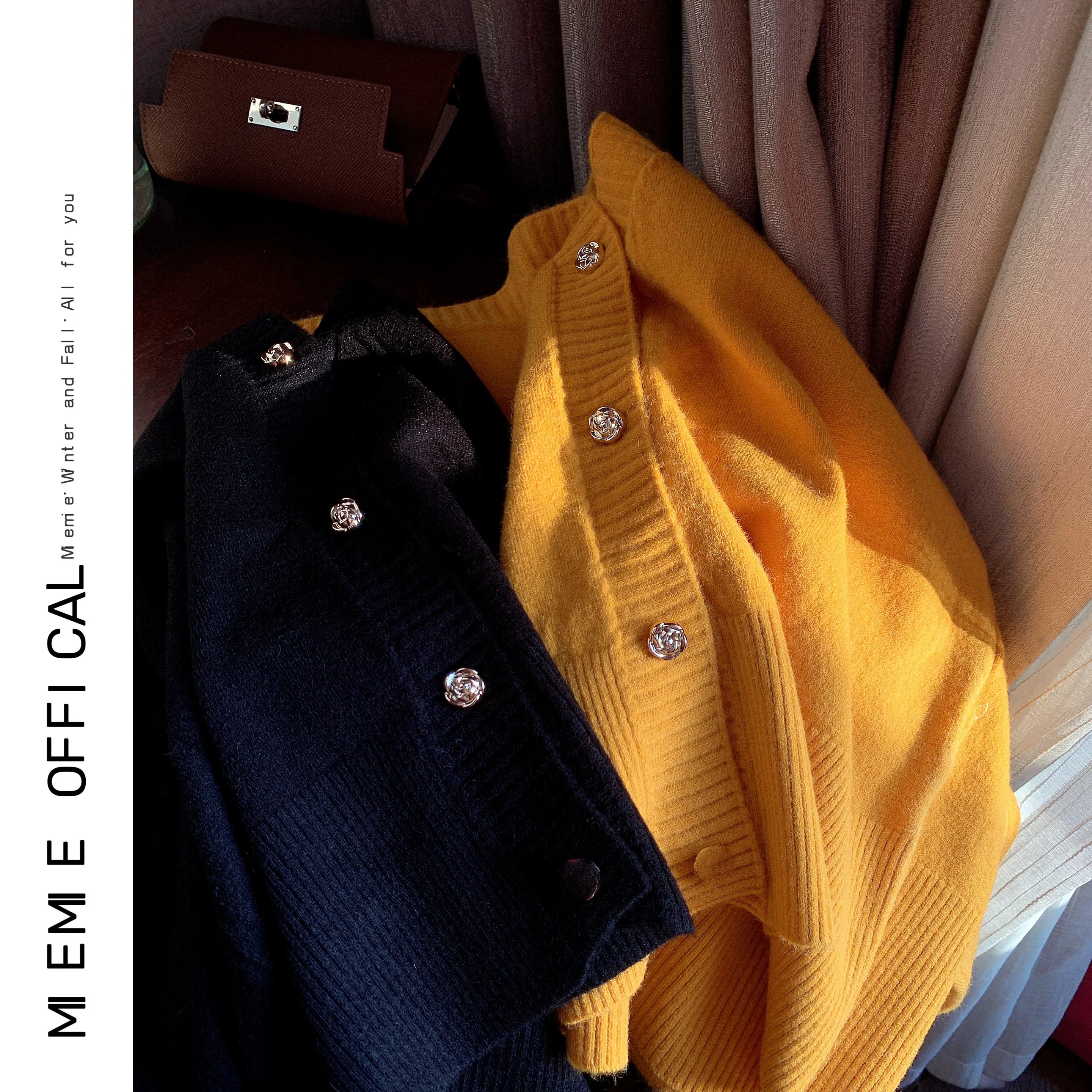 Elegant Knitted Sweater with Rose Button Multi-Button Plushy Vintage Knitwear Cardigan for Women Warmth Guaranteed Long Sleev...
Elegant Knitted Sweater with Rose Button Multi-Button Plushy Vintage Knitwear Cardigan for Women Warmth Guaranteed Long Sleev...