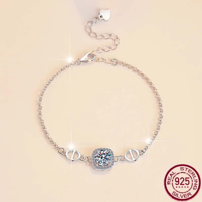 New S925 pure silver women's bracelet with pig nose accessory, square bag bangle, niche bracelet, moissanite wedding jewelry.
New S925 pure silver women's bracelet with pig nose accessory, square bag bangle, niche bracelet, moissanite wedding jewelry.