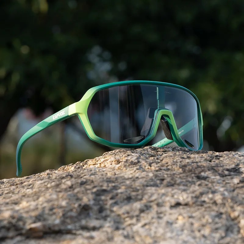Color-Changing Windproof Cycling Glasses, Professional Goggles for Road and Mountain Motorcycles and Bicycles
Color-Changing Windproof Cycling Glasses, Professional Goggles for Road and Mountain Motorcycles and Bicycles