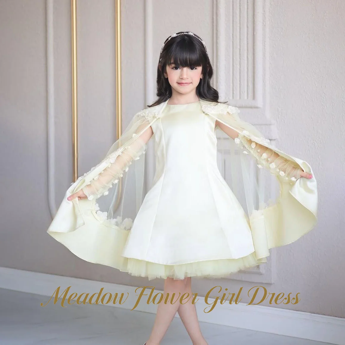 Meadow Cream Satin Princess Girls Dress Round Neck Communion Knee Gown Sheer Cape with Floral Children Birthday Wedding Dresses
Meadow Cream Satin Princess Girls Dress Round Neck Communion Knee Gown Sheer Cape with Floral Children Birthday Wedding Dresses