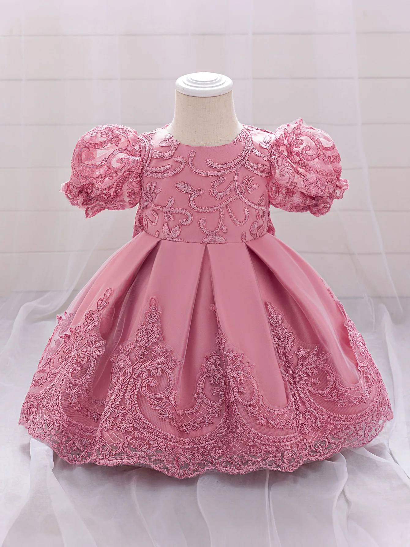 Baby Girls Bow Embroidery Puff Sleeve Ball Gown Clothes Infant Birthday Dress Wedding Toddler Princess Party Baptism Frock
Baby Girls Bow Embroidery Puff Sleeve Ball Gown Clothes Infant Birthday Dress Wedding Toddler Princess Party Baptism Frock