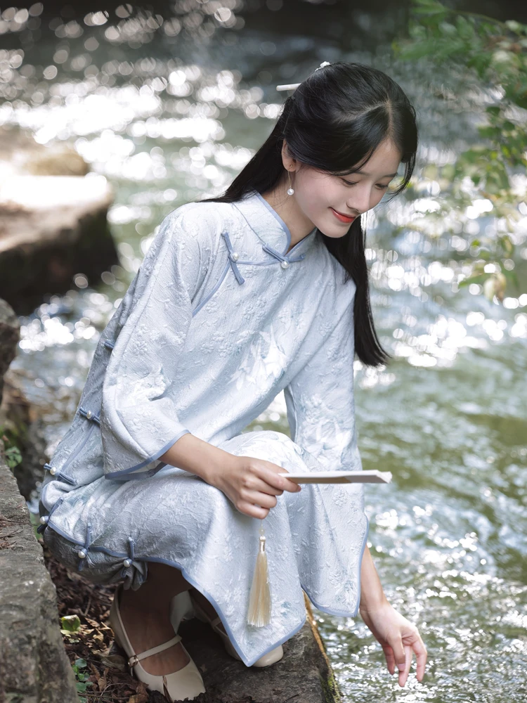 Autumn Winter Dress Middle Length Sleeveless Vintage Style Button up Waist Cinched Chinese Traditional Costume
Autumn Winter Dress Middle Length Sleeveless Vintage Style Button up Waist Cinched Chinese Traditional Costume