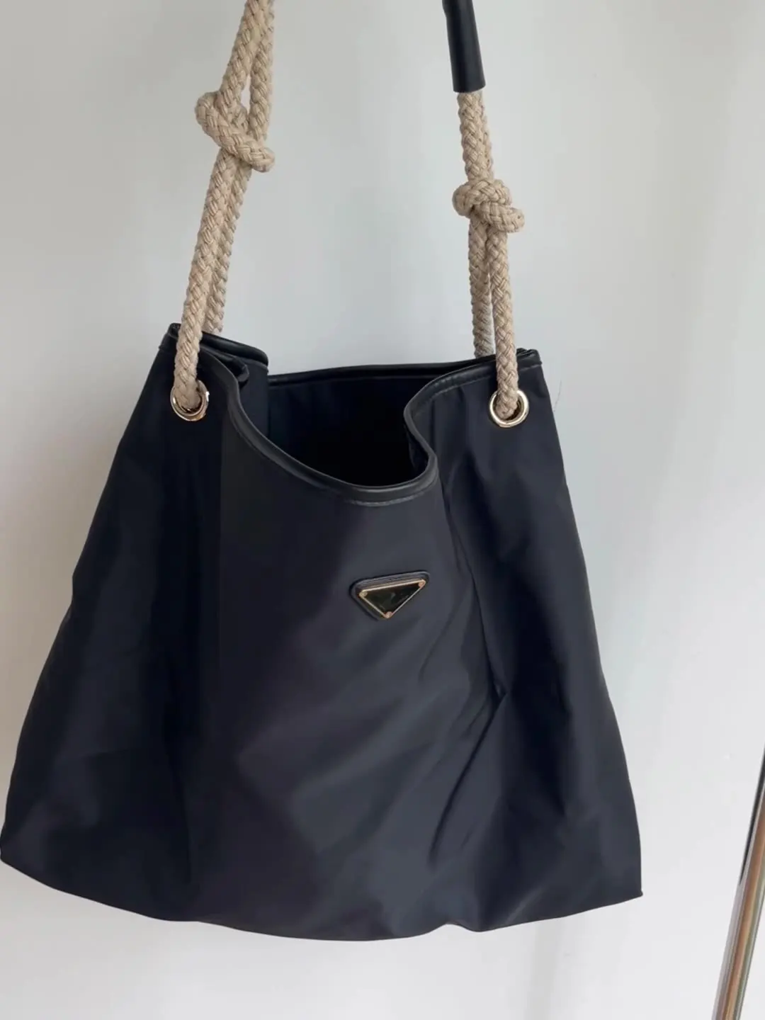 Simple and versatile, casual commuter bag, nylon bag, hemp rope braided armpit bag, large capacity handbag, women's bag, shoulde
Simple and versatile, casual commuter bag, nylon bag, hemp rope braided armpit bag, large capacity handbag, women's bag, shoulde