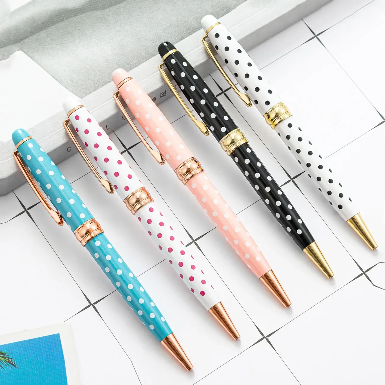 30PCS Dot Style Ballpoint Pen, Oily Ballpoint Pen, Multi-color Ballpoint Pen
30PCS Dot Style Ballpoint Pen, Oily Ballpoint Pen, Multi-color Ballpoint Pen