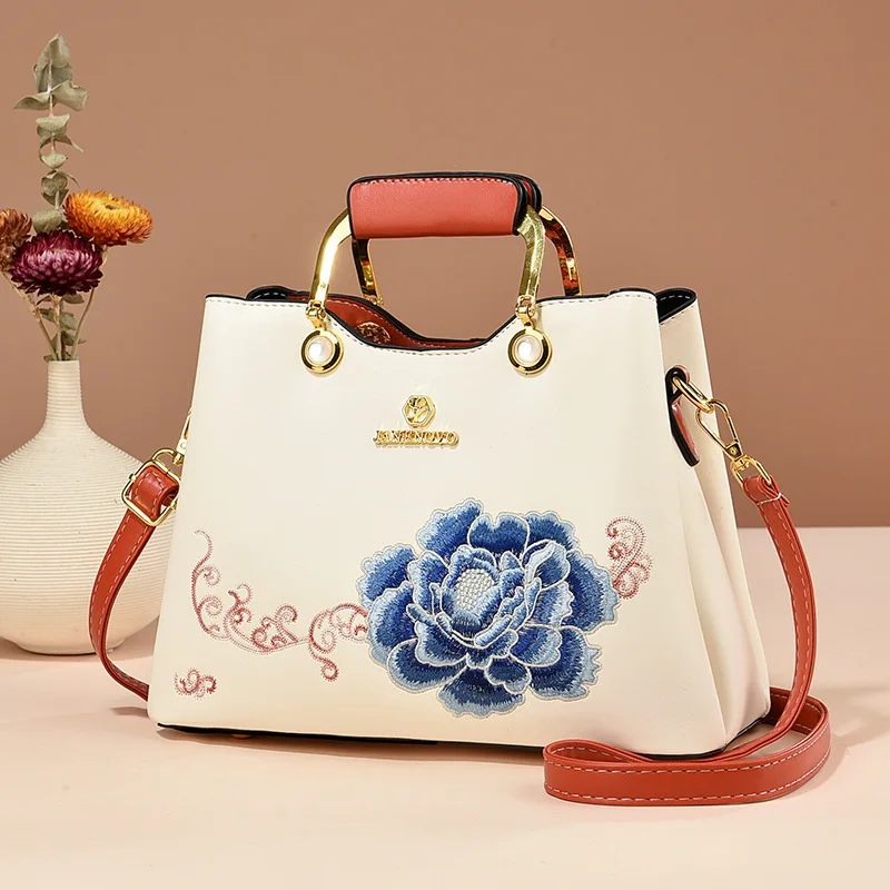Элегантная красная сумка с вышивкой пиона, сумка через плечо для свадьбы, модная женская сумка-тоут в китайском стиле 
Элегантная красная сумка с вышивкой пиона, сумка через плечо для свадьбы, модная женская сумка-тоут в китайском стиле