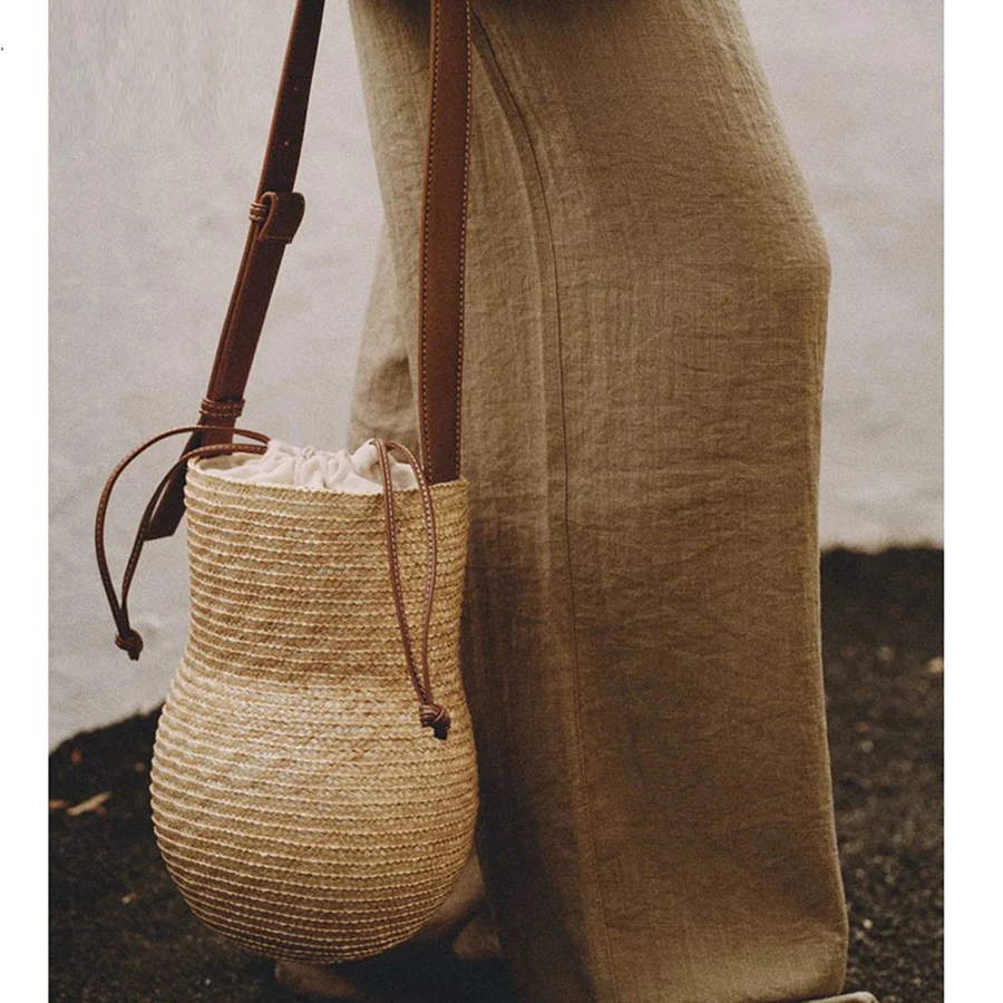 New gourd shape single-shoulder straw bag fahsion wheat straw hand-woven bag vacation beach bag versatile women's drawstring bag
New gourd shape single-shoulder straw bag fahsion wheat straw hand-woven bag vacation beach bag versatile women's drawstring bag