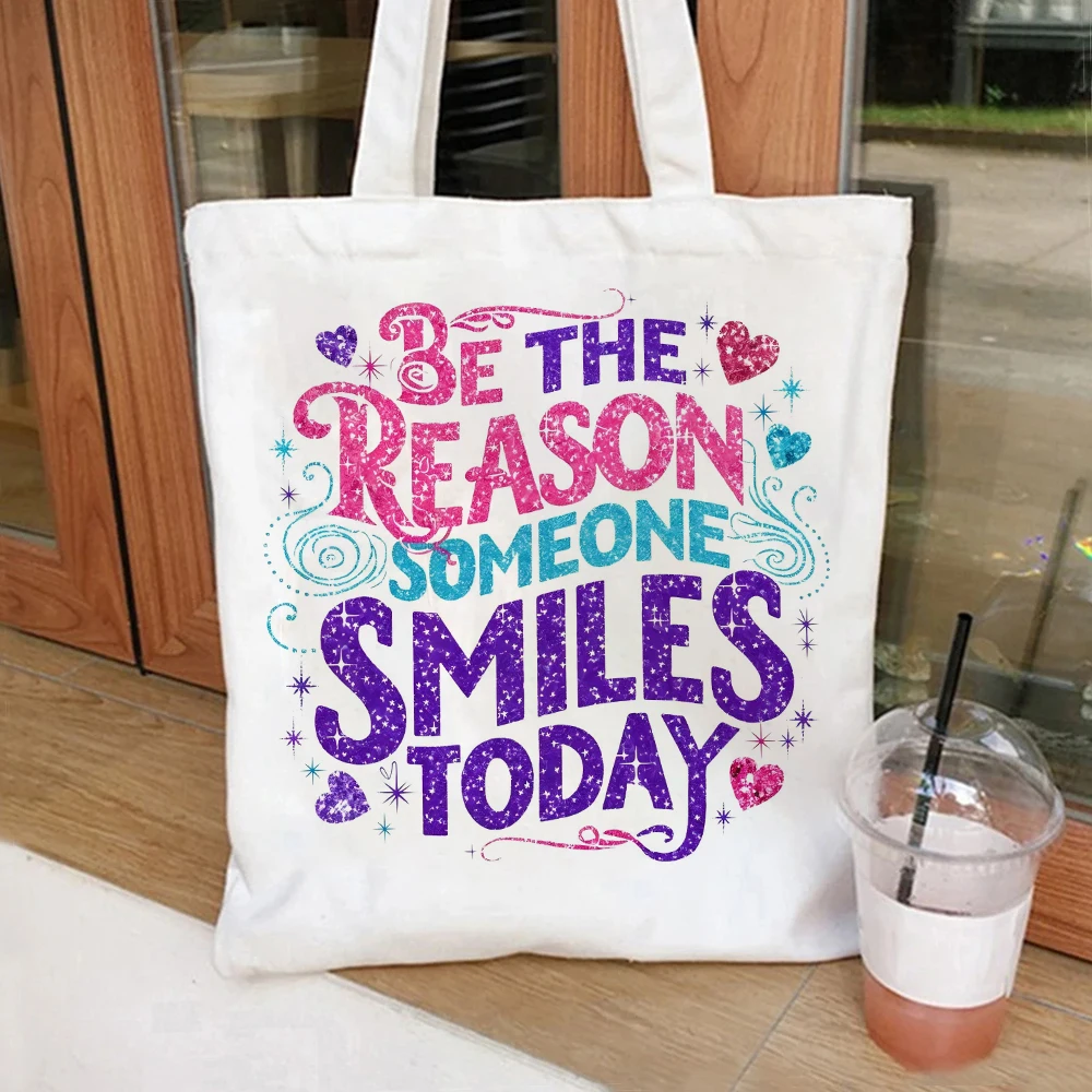 Набор Женская сумка через плечо Косметичка Be The Reason Someone Smiles Today Большая сумка Холщовая сумка для покупок большой вместимости
Набор Женская сумка через плечо Косметичка Be The Reason Someone Smiles Today Большая сумка Холщовая сумка для покупок большой вместимости