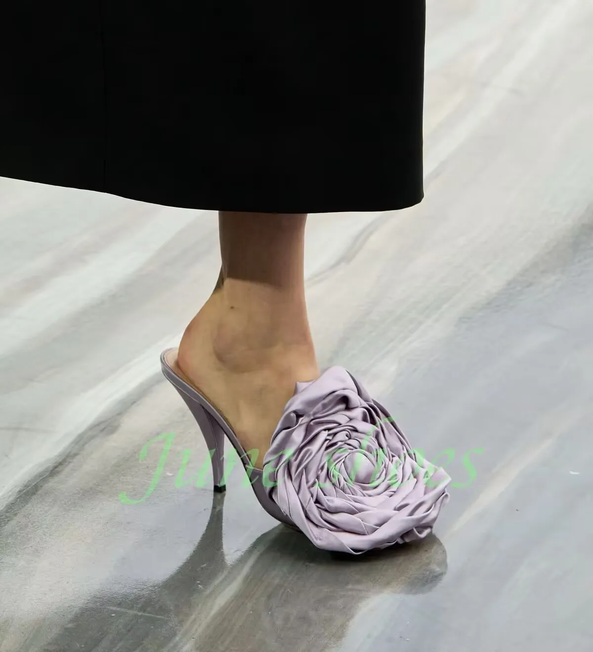 Lady Elegant Purple Satin Flower Pumps Mules 3D Rose Flower Design Cute Party Dress Runway Pumps Footwear Summer Outdoors Size
Lady Elegant Purple Satin Flower Pumps Mules 3D Rose Flower Design Cute Party Dress Runway Pumps Footwear Summer Outdoors Size