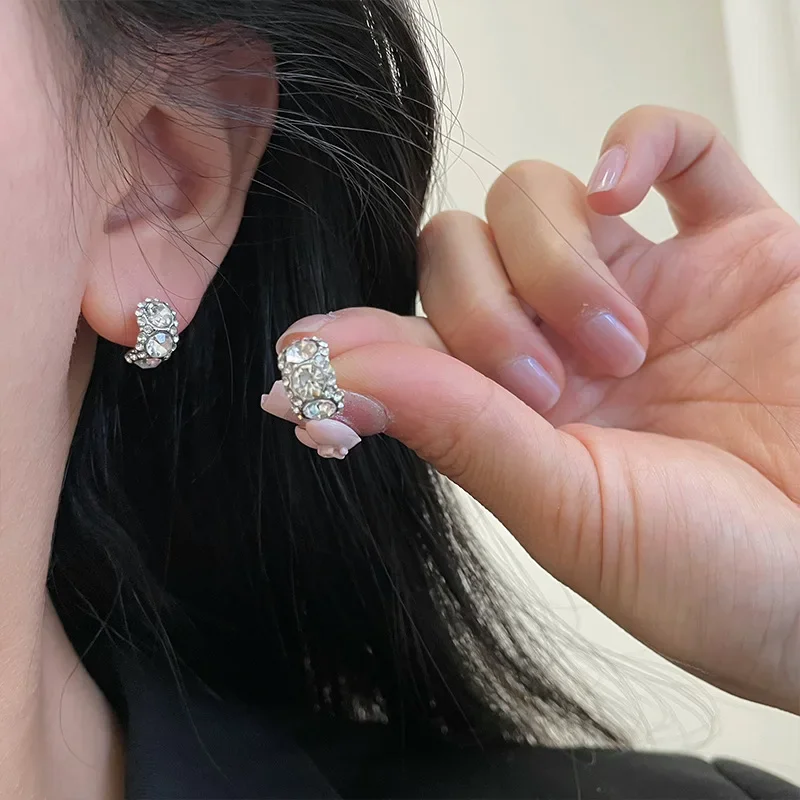Korea New Luxury Colorful Zircon C-Shaped Earrings for Women Personality Fashion Earrings Wedding Jewelry Birthday Gifts 
Korea New Luxury Colorful Zircon C-Shaped Earrings for Women Personality Fashion Earrings Wedding Jewelry Birthday Gifts