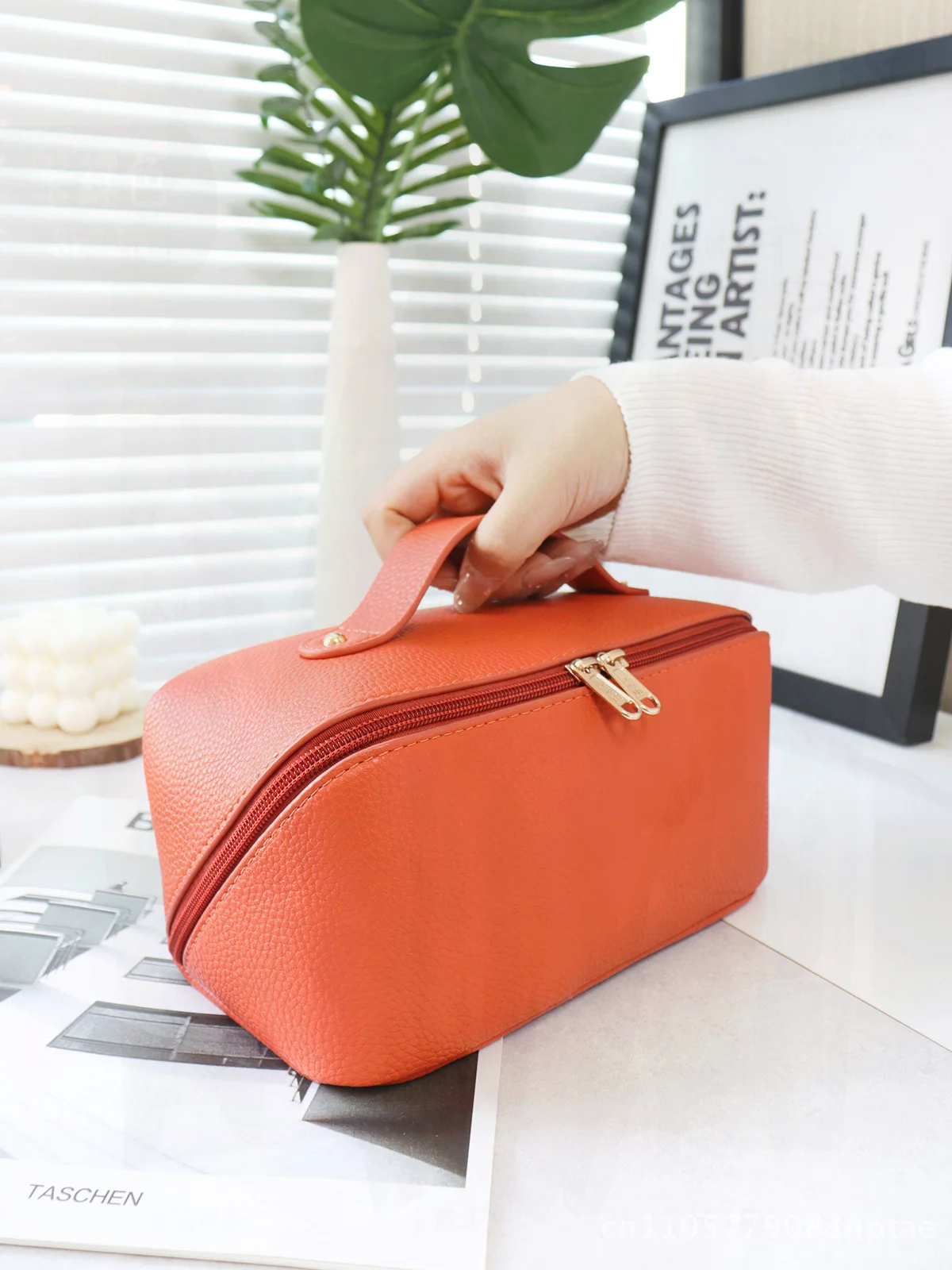 High-End PU Leather Cosmetic Bag for Women Large Capacity Portable Toiletry Storage Case Business Commuter Solid Color Trendy
High-End PU Leather Cosmetic Bag for Women Large Capacity Portable Toiletry Storage Case Business Commuter Solid Color Trendy