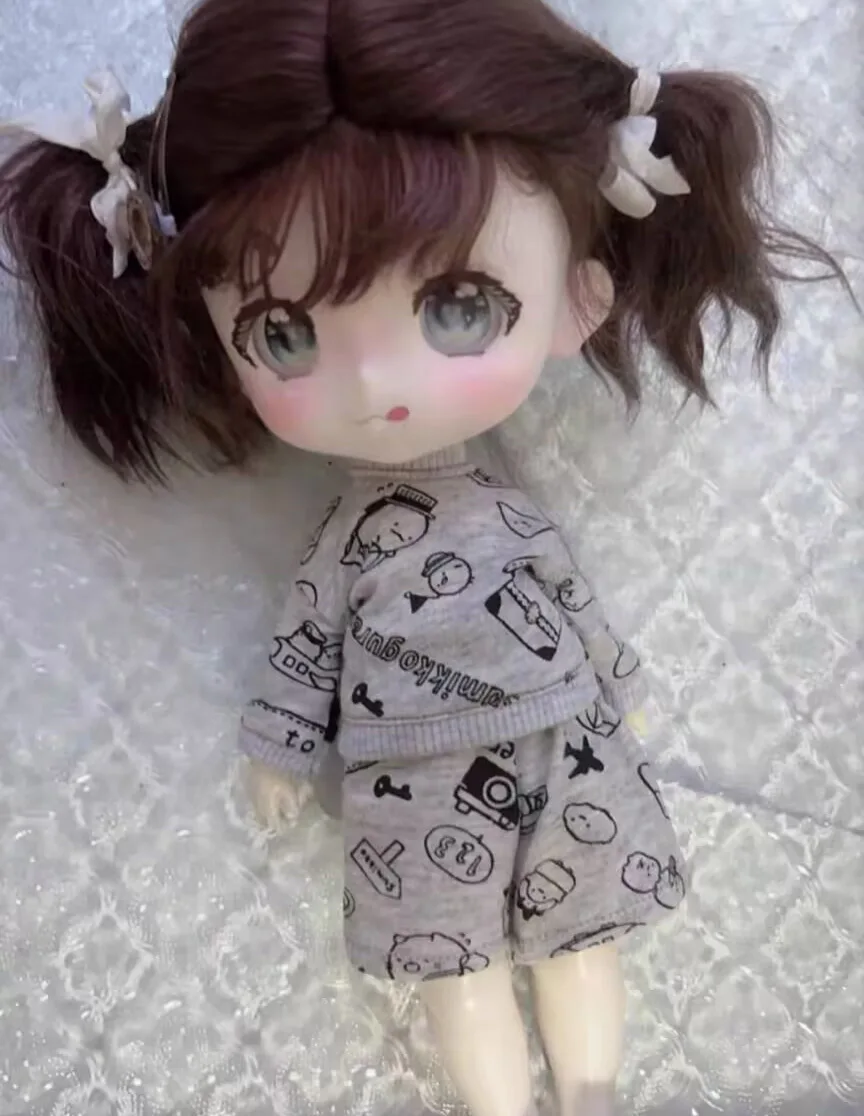 2 шт. топы kawaii Blythe/landoudou + брюки серого цвета с героями мультфильмов (подходят для Lulu,ymy24,Ob22,24,zone, Jenny)
2 шт. топы kawaii Blythe/landoudou + брюки серого цвета с героями мультфильмов (подходят для Lulu,ymy24,Ob22,24,zone, Jenny)
