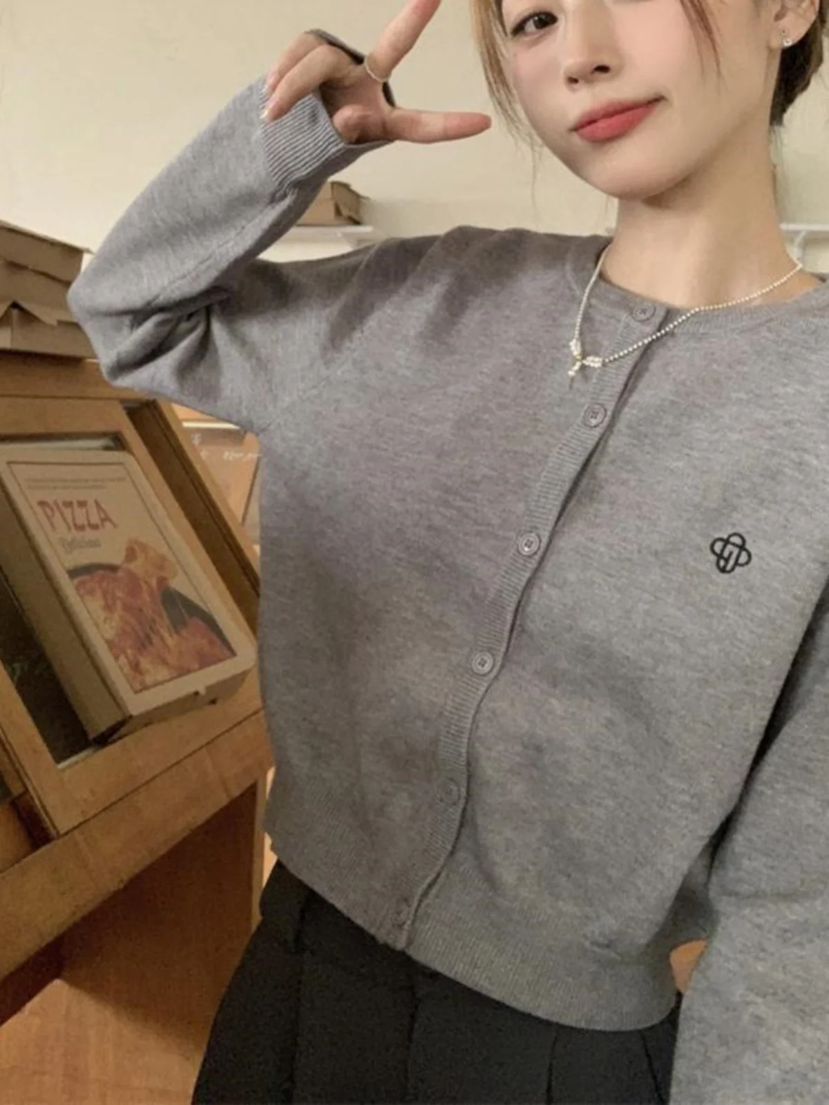 Women's ort Knitted Embroidered Open Cardigan Coat Loose Long Sve Autumn Winter Sweater Gentle Korean Sle Top
Women's ort Knitted Embroidered Open Cardigan Coat Loose Long Sve Autumn Winter Sweater Gentle Korean Sle Top