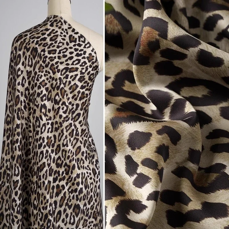 Leopard Print Simulated Acetate Fabric Lightweight Breathable Silky Draping Tops Dresses Palazzo Pants Summer Fashion Textile
Leopard Print Simulated Acetate Fabric Lightweight Breathable Silky Draping Tops Dresses Palazzo Pants Summer Fashion Textile