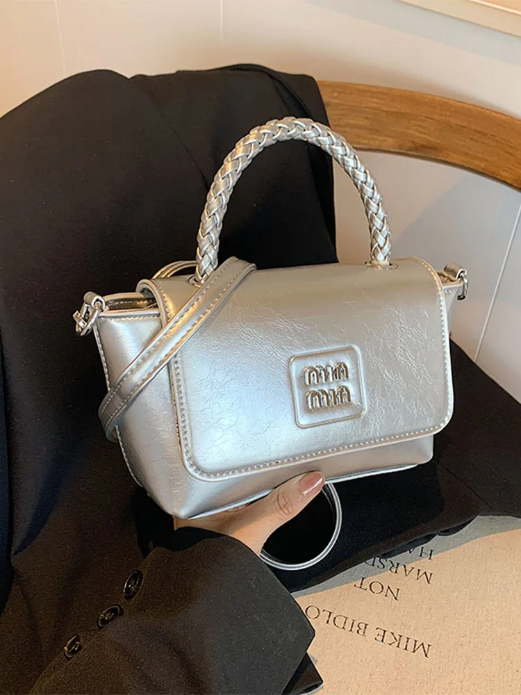 Famous brand 2025 new autumn and winter high-quality luxury designer simple high-end shoulder bag niche trend casual women's bag
Famous brand 2025 new autumn and winter high-quality luxury designer simple high-end shoulder bag niche trend casual women's bag