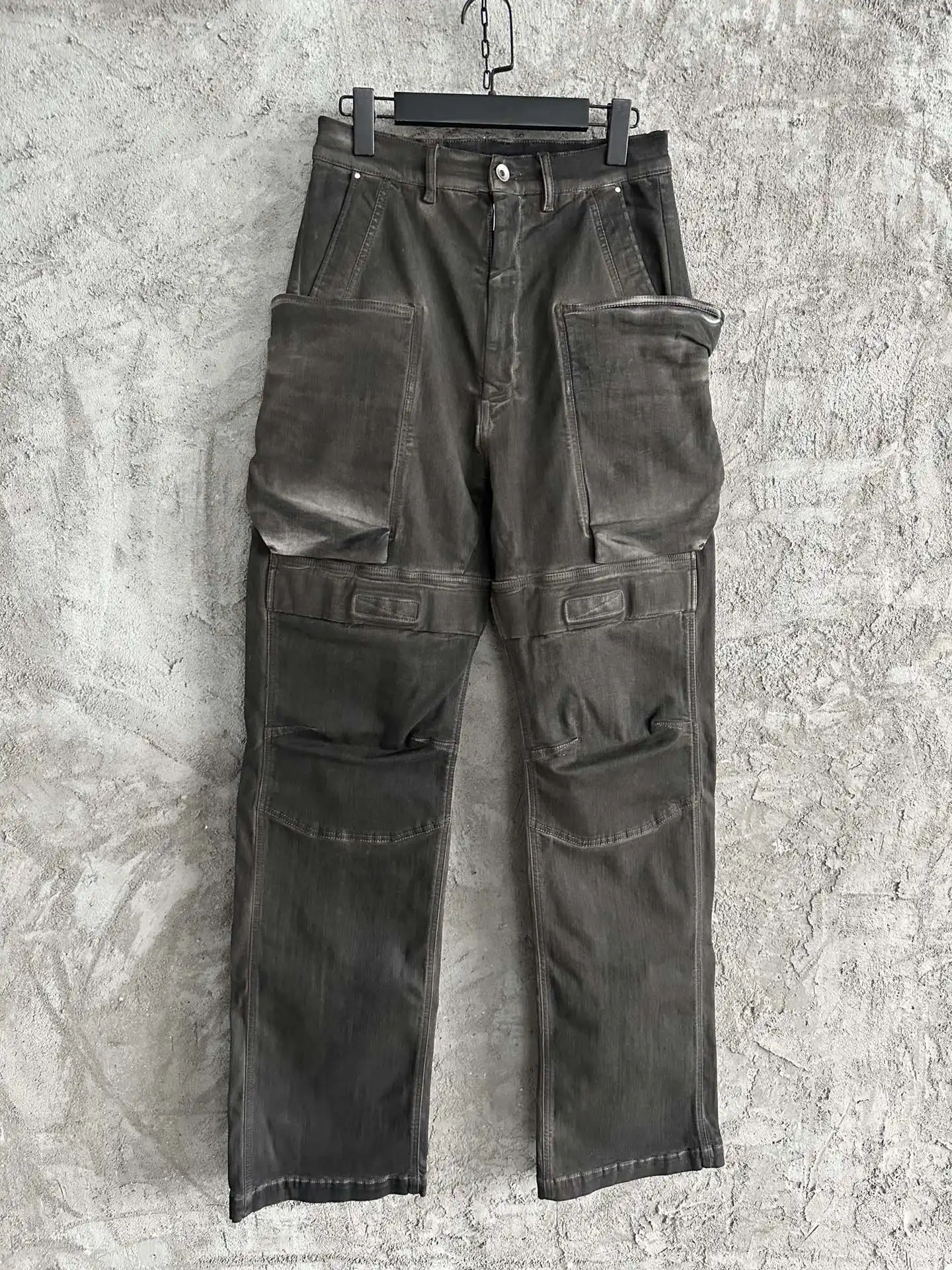 Men's Jeans Streetwear Baggy Oversized Denim Pants Loose Designer luxury Long Trousers
Men's Jeans Streetwear Baggy Oversized Denim Pants Loose Designer luxury Long Trousers