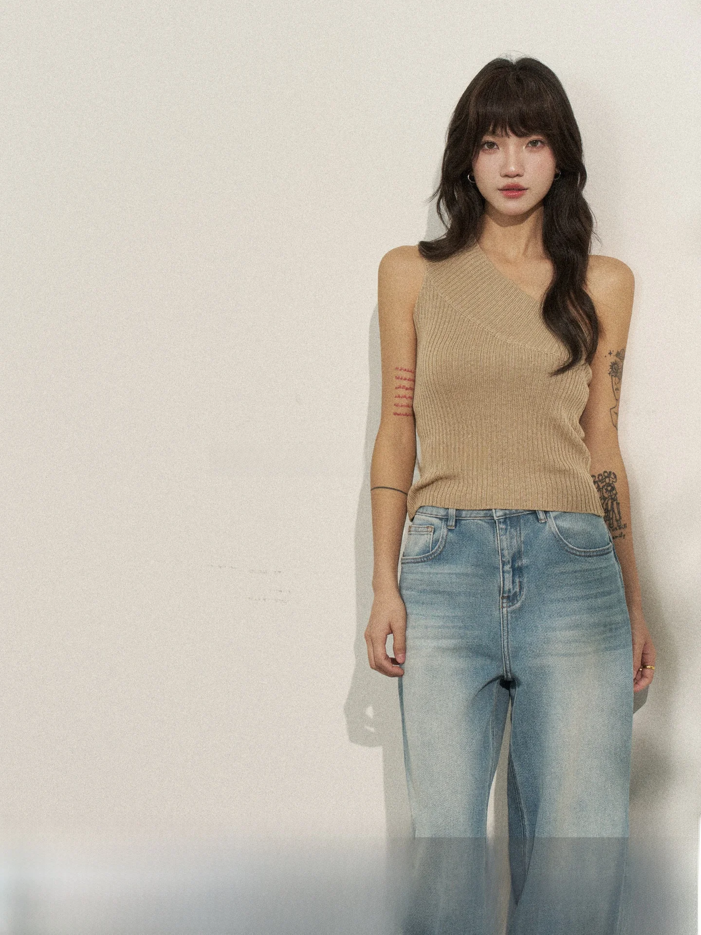 Korean Style Sleeveless Knitted Vest Women's Summer Casual Wear Slimming Top Overhead Slip on Short Length Pure Color
Korean Style Sleeveless Knitted Vest Women's Summer Casual Wear Slimming Top Overhead Slip on Short Length Pure Color
