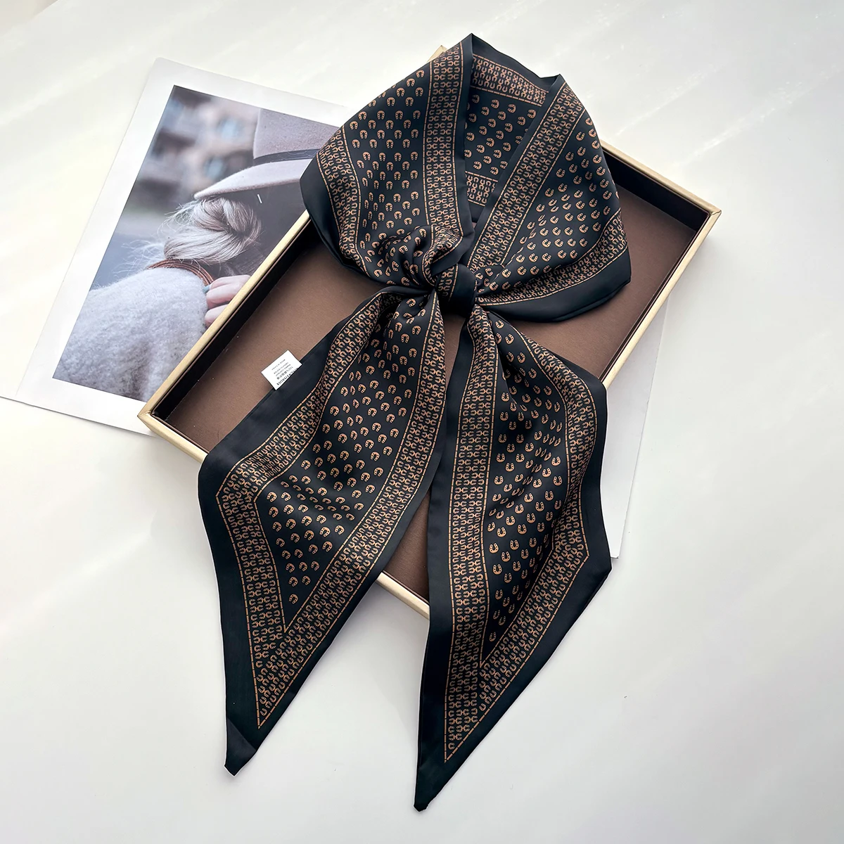 Модный принтованный тонкий шарф для женщин, роскошная повязка для волос, мягкая шелковая лента, шарф-бандана, дизайнерский ремень на запястье для повседневной носки
Модный принтованный тонкий шарф для женщин, роскошная повязка для волос, мягкая шелковая лента, шарф-бандана, дизайнерский ремень на запястье для повседневной носки