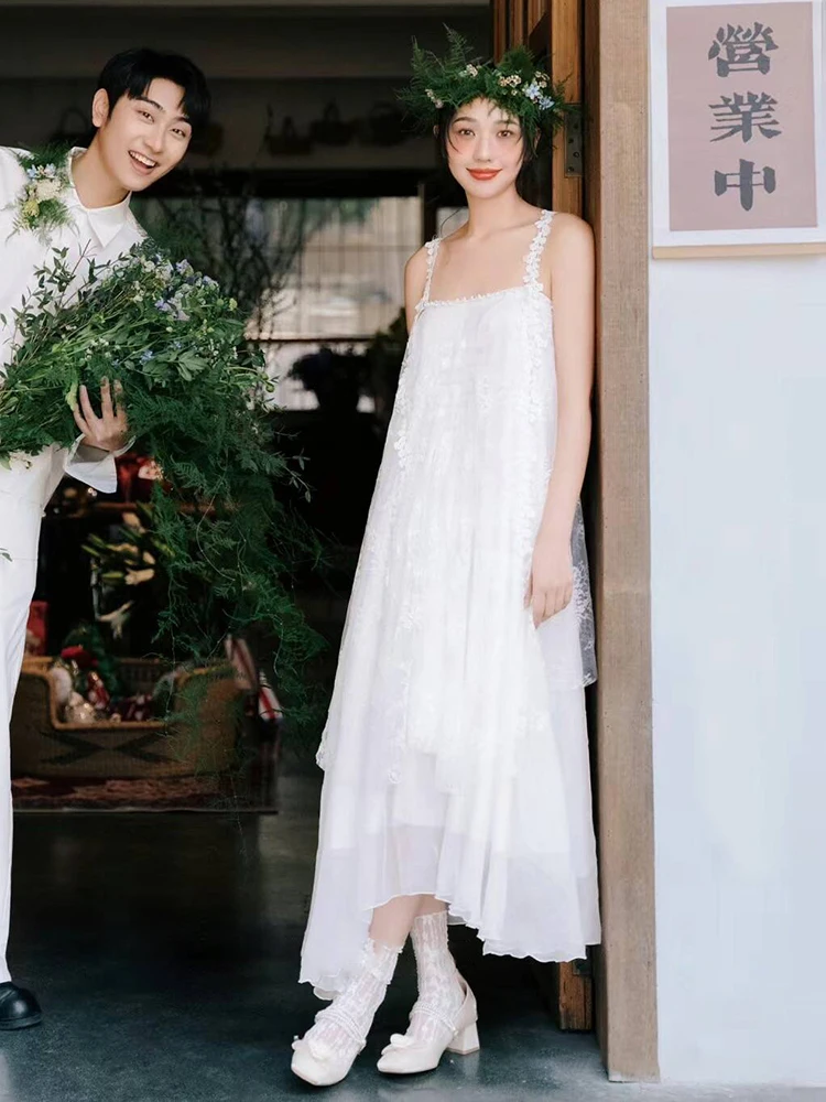 Elegant White Bridal Gown with Strap Outdoor Lawn Wedding Ceremony Dress for Brides Simple Chic Morning Robe Luxury Long Skirt
Elegant White Bridal Gown with Strap Outdoor Lawn Wedding Ceremony Dress for Brides Simple Chic Morning Robe Luxury Long Skirt