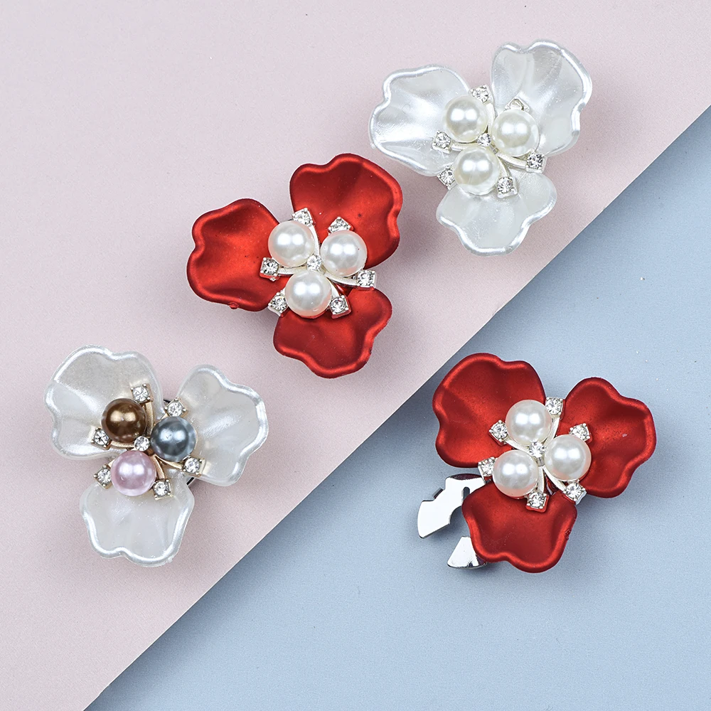 2Pcs Imitation Shell Pearl Flower Button Cover Luxury Shirt Sleeve Button Elegant Copper Cufflinks Accessories for Women
2Pcs Imitation Shell Pearl Flower Button Cover Luxury Shirt Sleeve Button Elegant Copper Cufflinks Accessories for Women