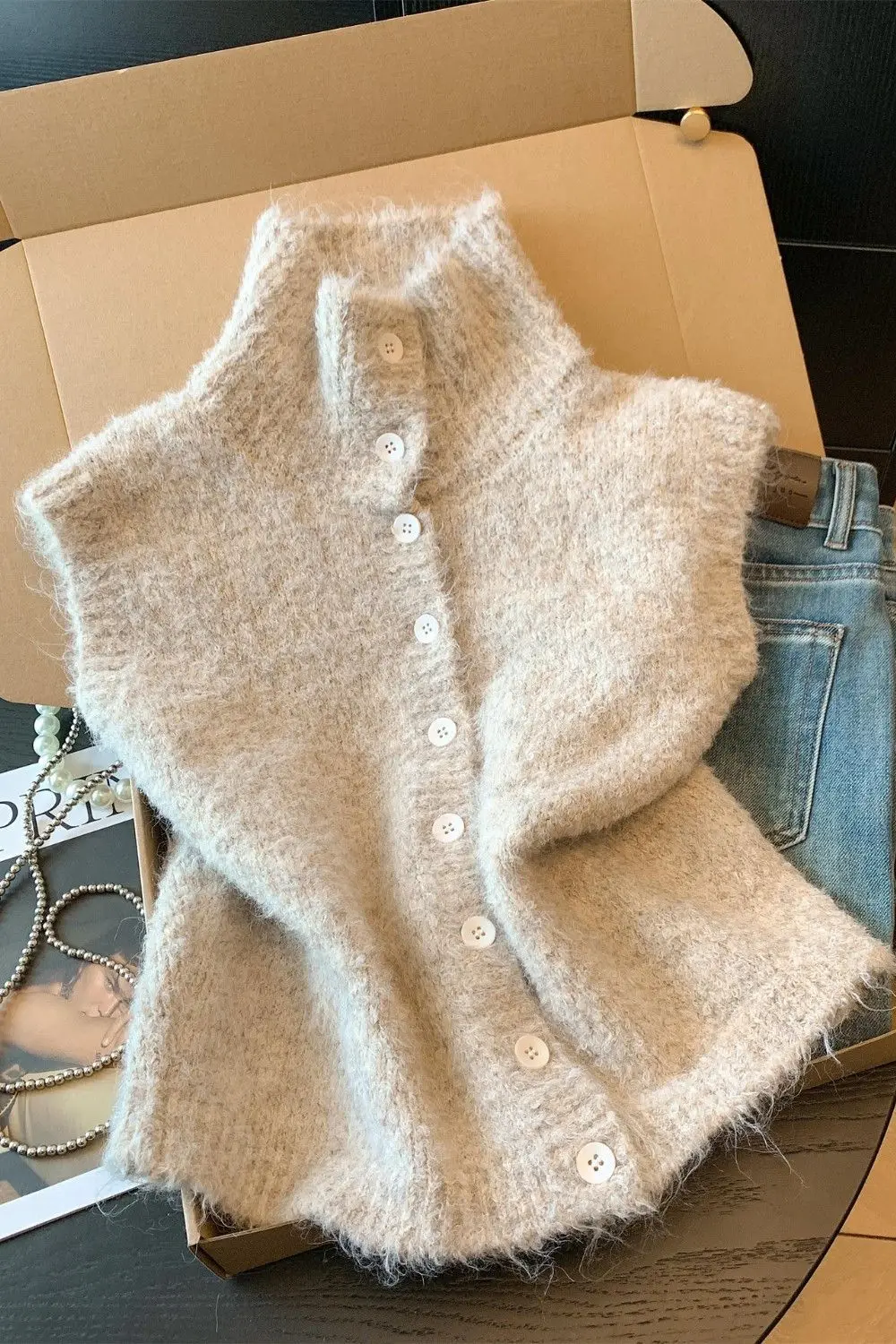 Women Soft Cozy High Collar Sleeveless Fleece Vest Spring Autumn Versatile Sweater Comfortable Casual Vest
Women Soft Cozy High Collar Sleeveless Fleece Vest Spring Autumn Versatile Sweater Comfortable Casual Vest