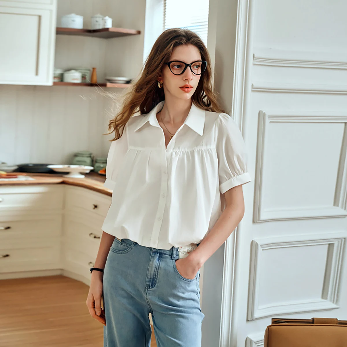 Женские белые рубашки OLrain, повседневные топы с коротким рукавом, летняя коллекция 2026, французский дизайн, офисные блузки свободного кроя с подолом, O24XC91805
Женские белые рубашки OLrain, повседневные топы с коротким рукавом, летняя коллекция 2026, французский дизайн, офисные блузки свободного кроя с подолом, O24XC91805