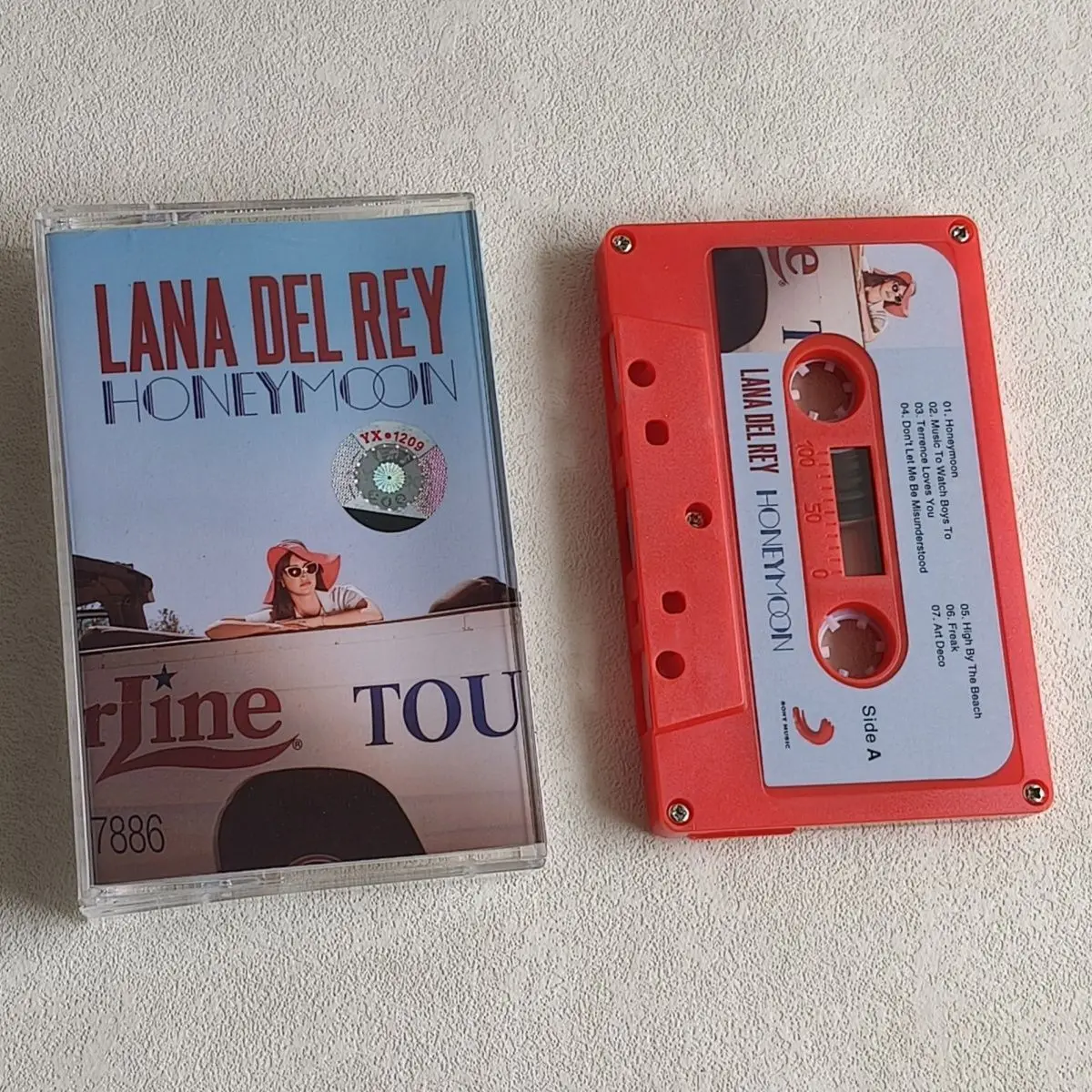 European and American Dream Pop Female Singer's Fourth Studio Album Music Tape Red Cassette Design Brand New Unopened
European and American Dream Pop Female Singer's Fourth Studio Album Music Tape Red Cassette Design Brand New Unopened