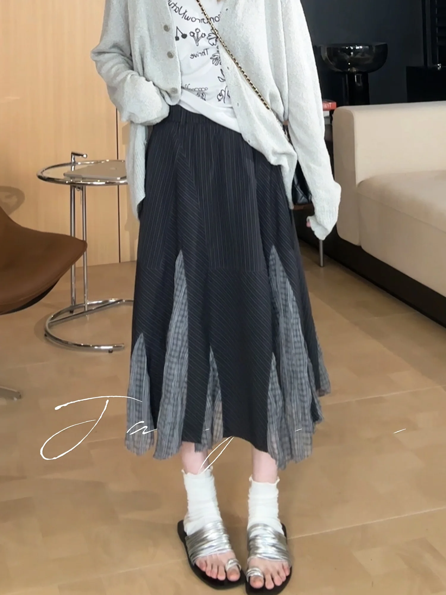 Elegant Monet Floral A-Line Fish Tail Half Skirt Asymmetrical Stripe Design High Waist Breathable Polyester Blend Casual Wear
Elegant Monet Floral A-Line Fish Tail Half Skirt Asymmetrical Stripe Design High Waist Breathable Polyester Blend Casual Wear