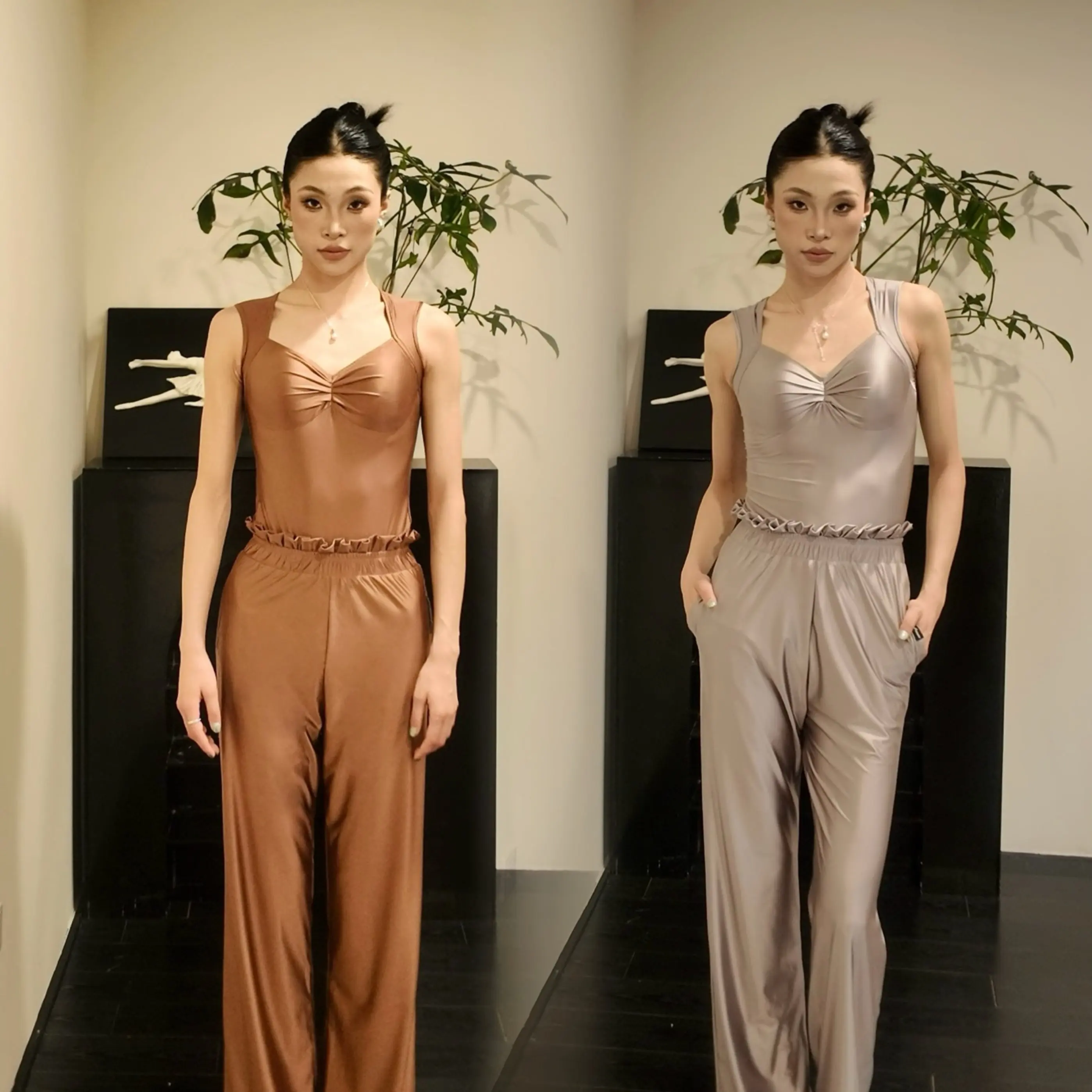 Adult Latin Ballroom Dance Clothes Women Satin Tops Pants Rumba Salsa Dance Costume Practice Clothing Sleeveless Wear DNV23785
Adult Latin Ballroom Dance Clothes Women Satin Tops Pants Rumba Salsa Dance Costume Practice Clothing Sleeveless Wear DNV23785